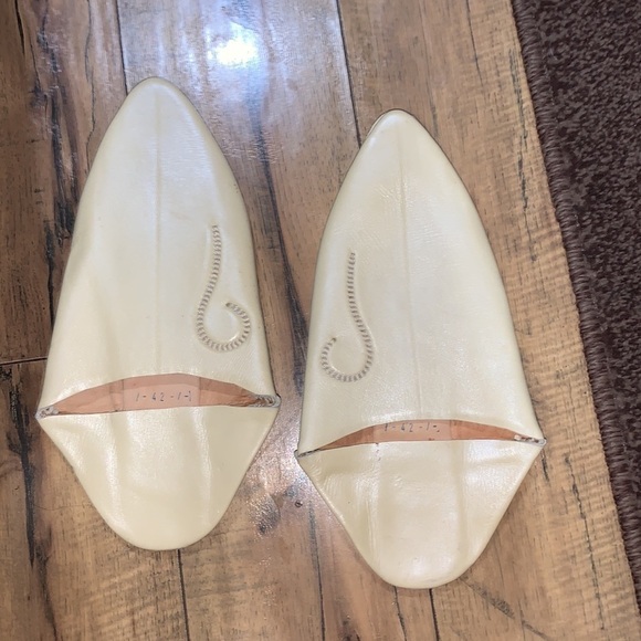 Moroccan Pointed Slippers in Ivory Unisex Size W10 M8.5 - Picture 1 of 7